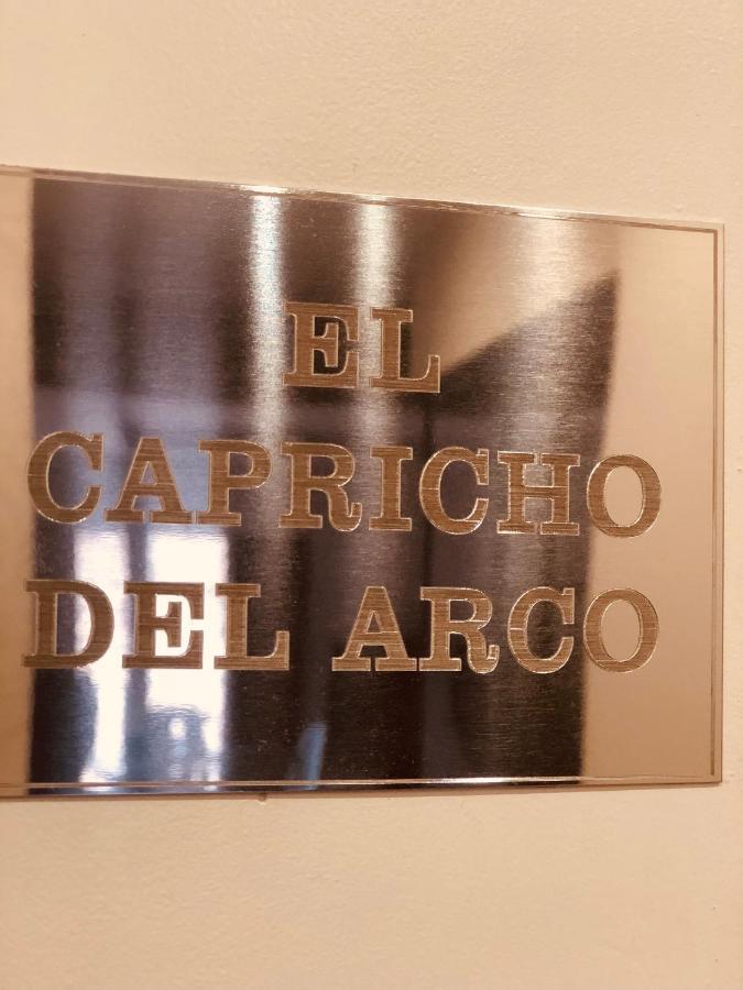 El Capricho Del Arco_Apartamentos Burgos Catedral מראה חיצוני תמונה